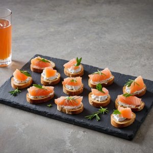 Toasts croustillants chèvre et saumon