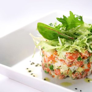 Salade de concombre et saumon fumé